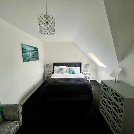 Bs - Luxury Top Floor 4 Bed Apartment With Garage In Town Centre - No Lift ストラットフォード＝アポン＝エイボン エクステリア 写真