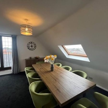 Bs - Luxury Top Floor 4 Bed Apartment With Garage In Town Centre - No Lift ストラットフォード＝アポン＝エイボン エクステリア 写真