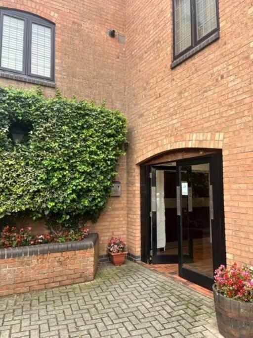 Bs - Luxury Top Floor 4 Bed Apartment With Garage In Town Centre - No Lift ストラットフォード＝アポン＝エイボン エクステリア 写真